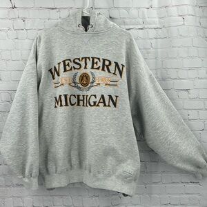 Western Michigan Gear pullover hoodie with side pockets. Size XL